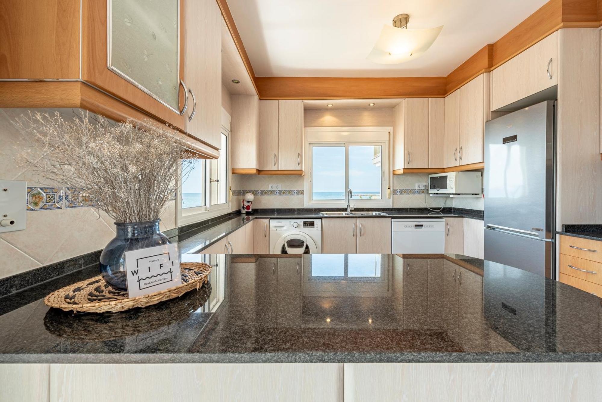 Apartamento Frente Al Mar Камбрильс Экстерьер фото