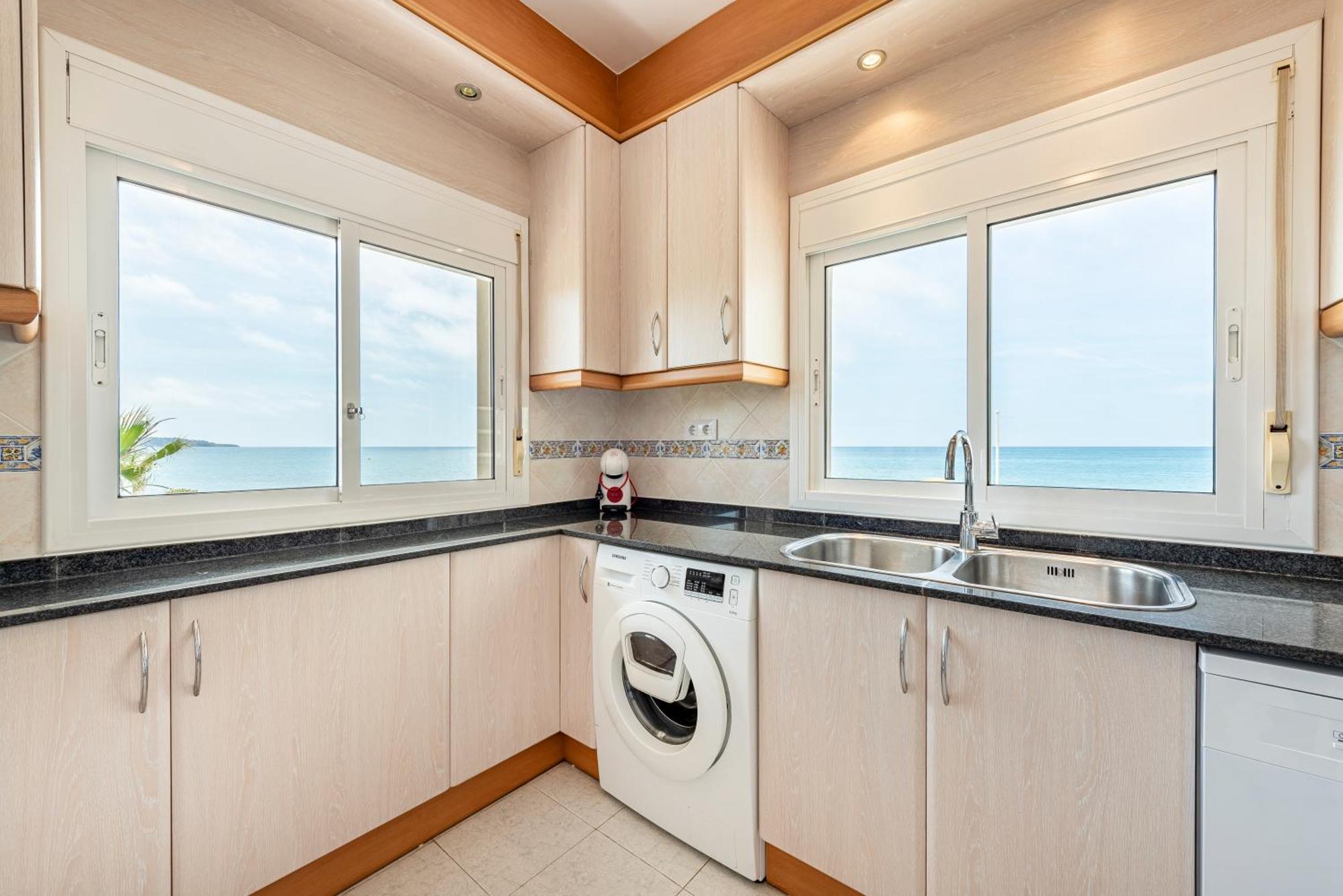 Apartamento Frente Al Mar Камбрильс Экстерьер фото