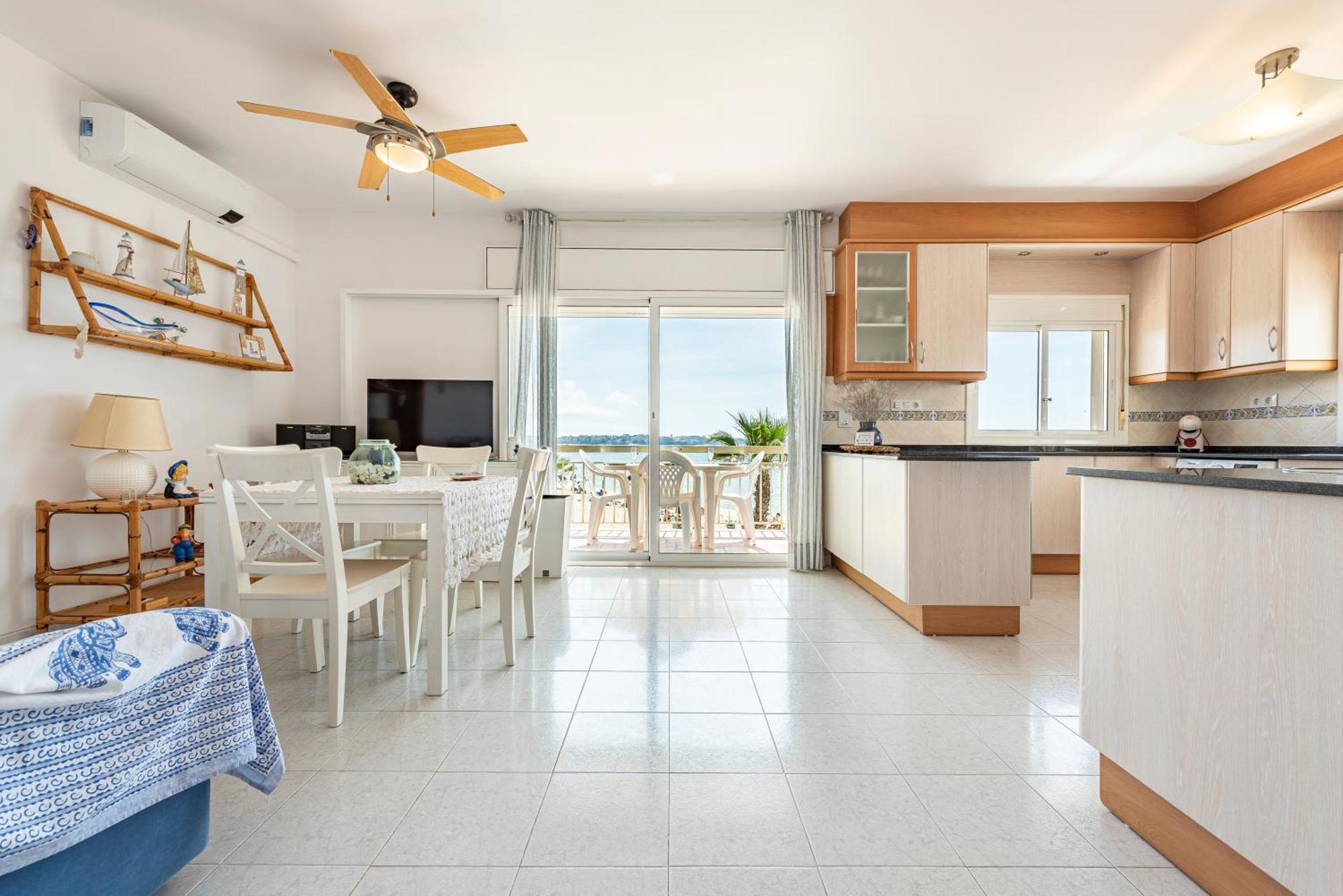 Apartamento Frente Al Mar Камбрильс Экстерьер фото