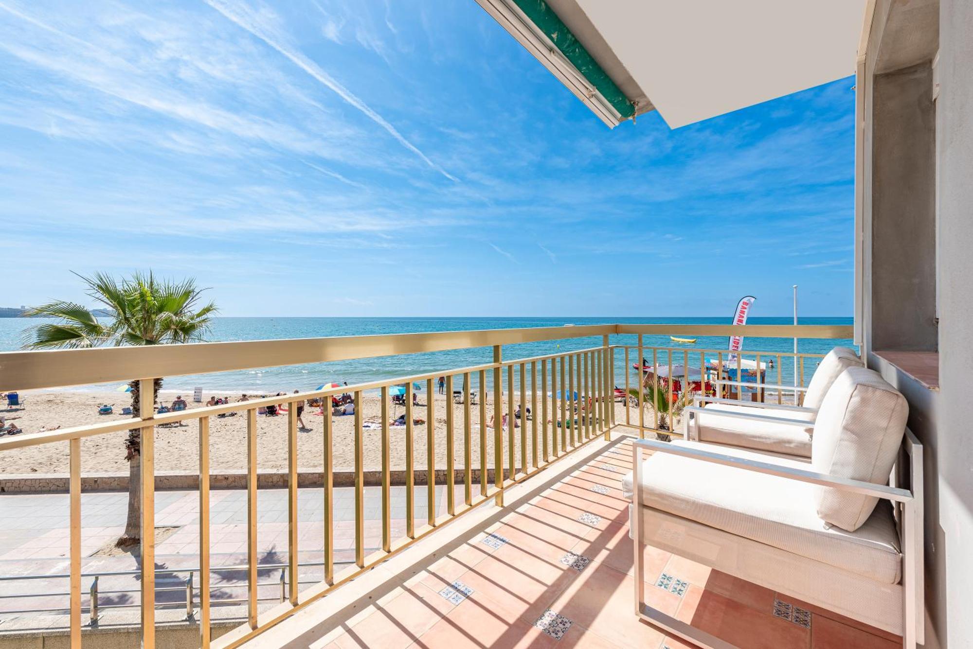 Apartamento Frente Al Mar Камбрильс Экстерьер фото