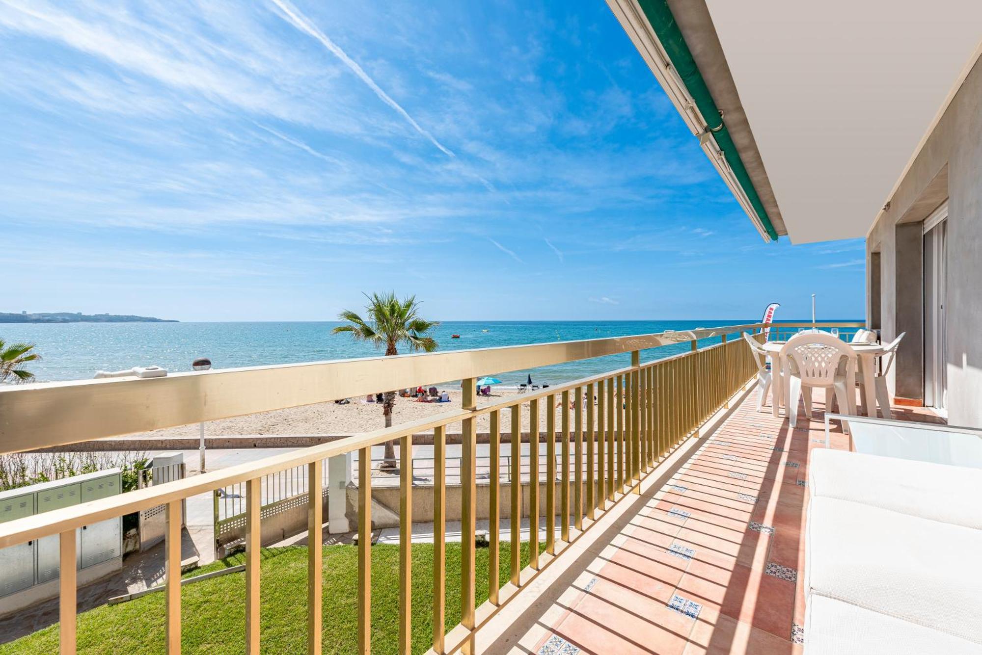 Apartamento Frente Al Mar Камбрильс Экстерьер фото