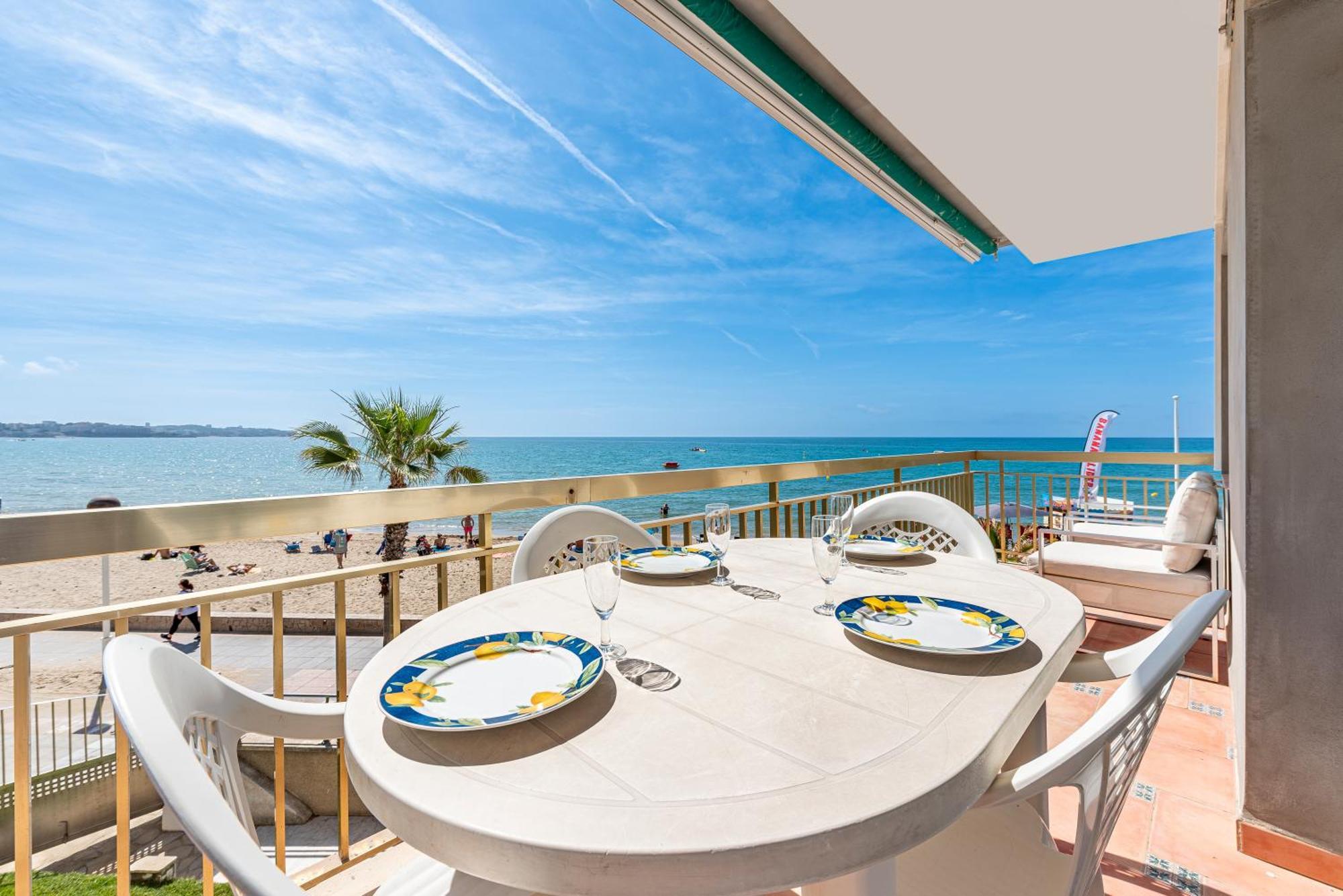 Apartamento Frente Al Mar Камбрильс Экстерьер фото