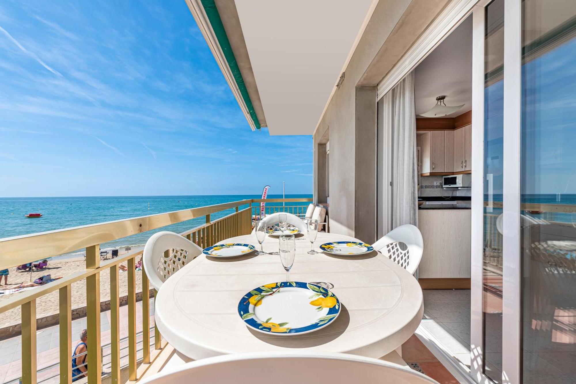 Apartamento Frente Al Mar Камбрильс Экстерьер фото