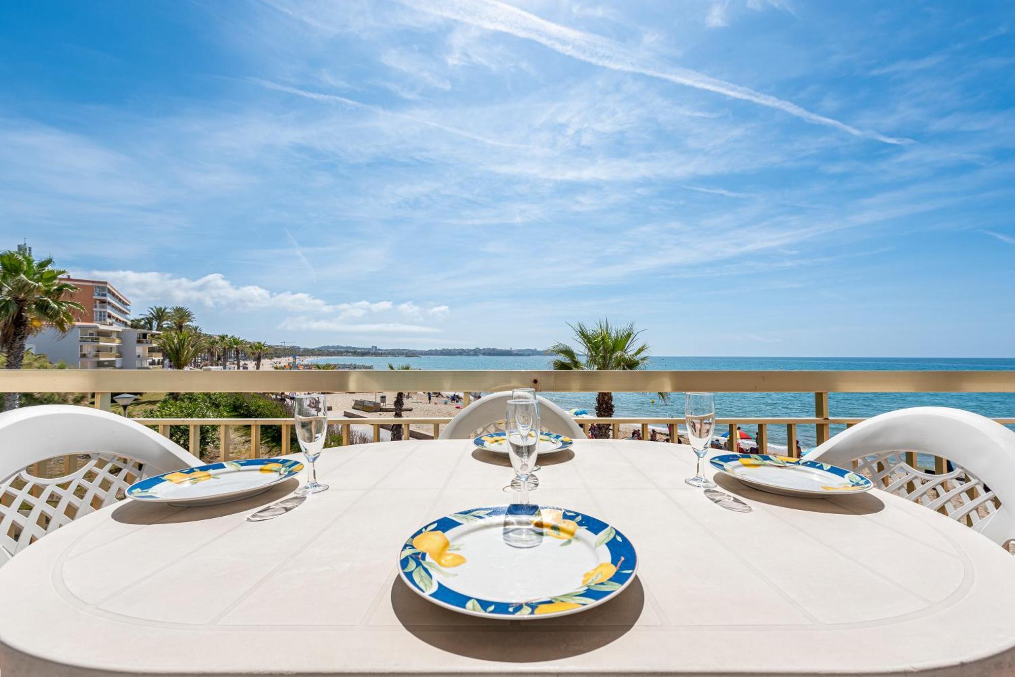Apartamento Frente Al Mar Камбрильс Экстерьер фото
